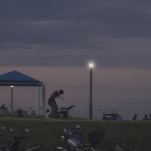 裸替美女裸奶头户外视频
