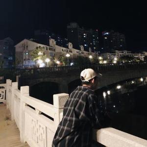 裸替美女裸奶头户外视频
