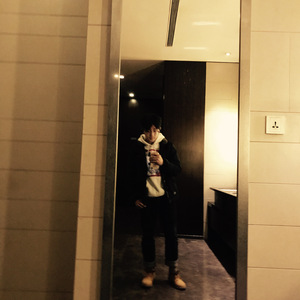 裸替美女裸奶头户外视频
